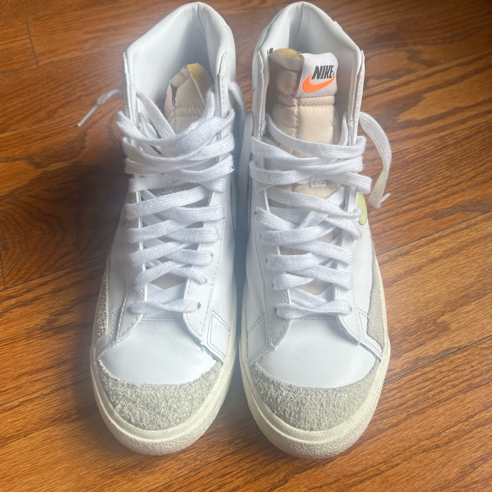 Nike blazer mids. RARELY WORN!!! Size 9 WOMENS